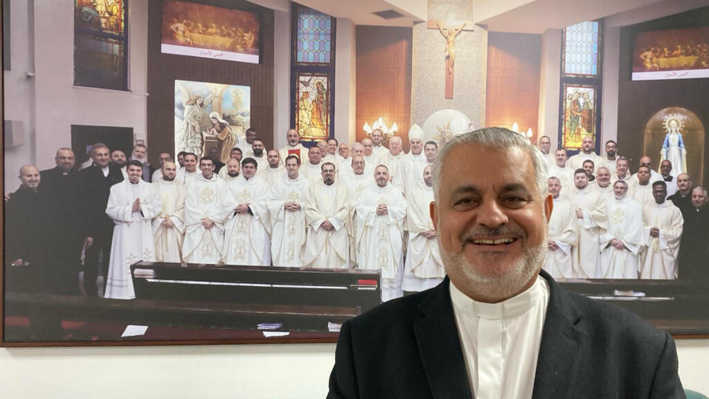Rif’at Bader, prêtre catholique, curé de l’Église du Sacré Cœur à Amman en Jordanie, directeur du Centre Catholique des études et des médias et fondateur du site abouna.org.