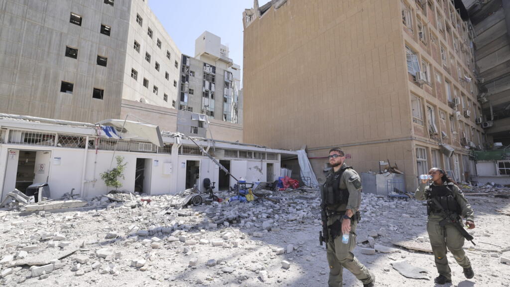 Vue du centre médical Soroka, après avoir été touché par un missile tiré depuis l'Iran le jeudi 19 juin 2025 à Beersheba, en Israël.(Image d'illustration)