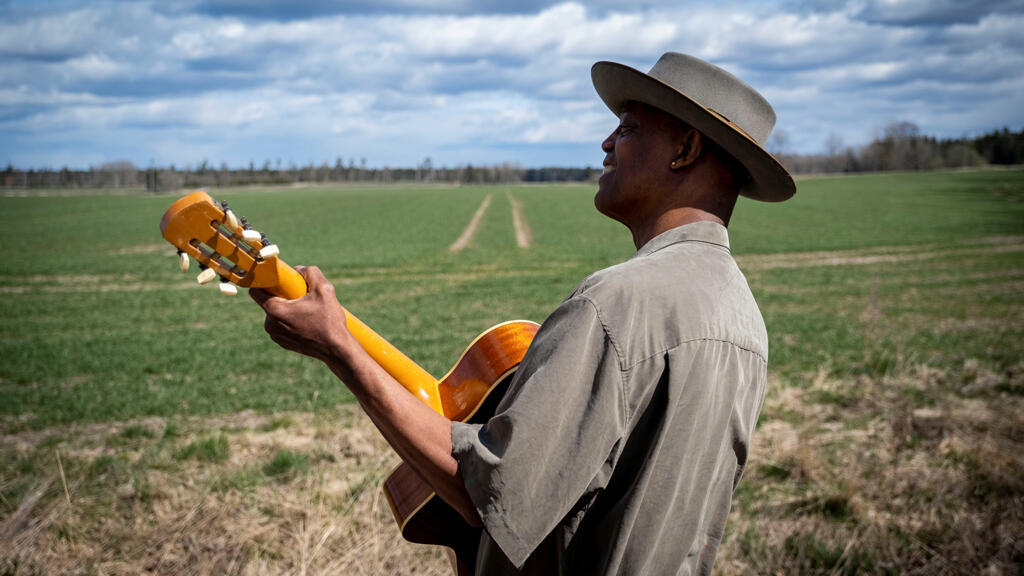 Eric Bibb cherche l’inspiration au grand air.