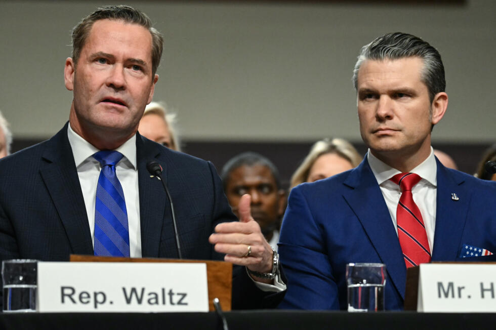 Michael Waltz presenta a Pete Hegseth durante la audiencia de confirmación como nuevo secretario de Defensa ante el Snado de EEUU, el 14 de enero de 2025 en Washington