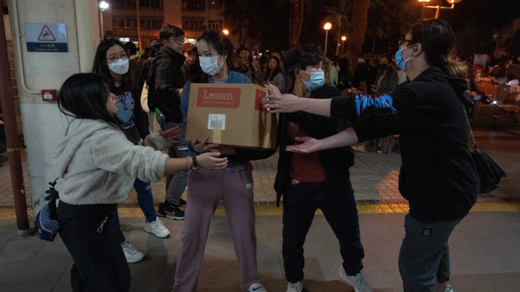Hong Kong: après l'incendie du complexe Wang Fuk Court, une vague de solidarité s'organise dans la ville