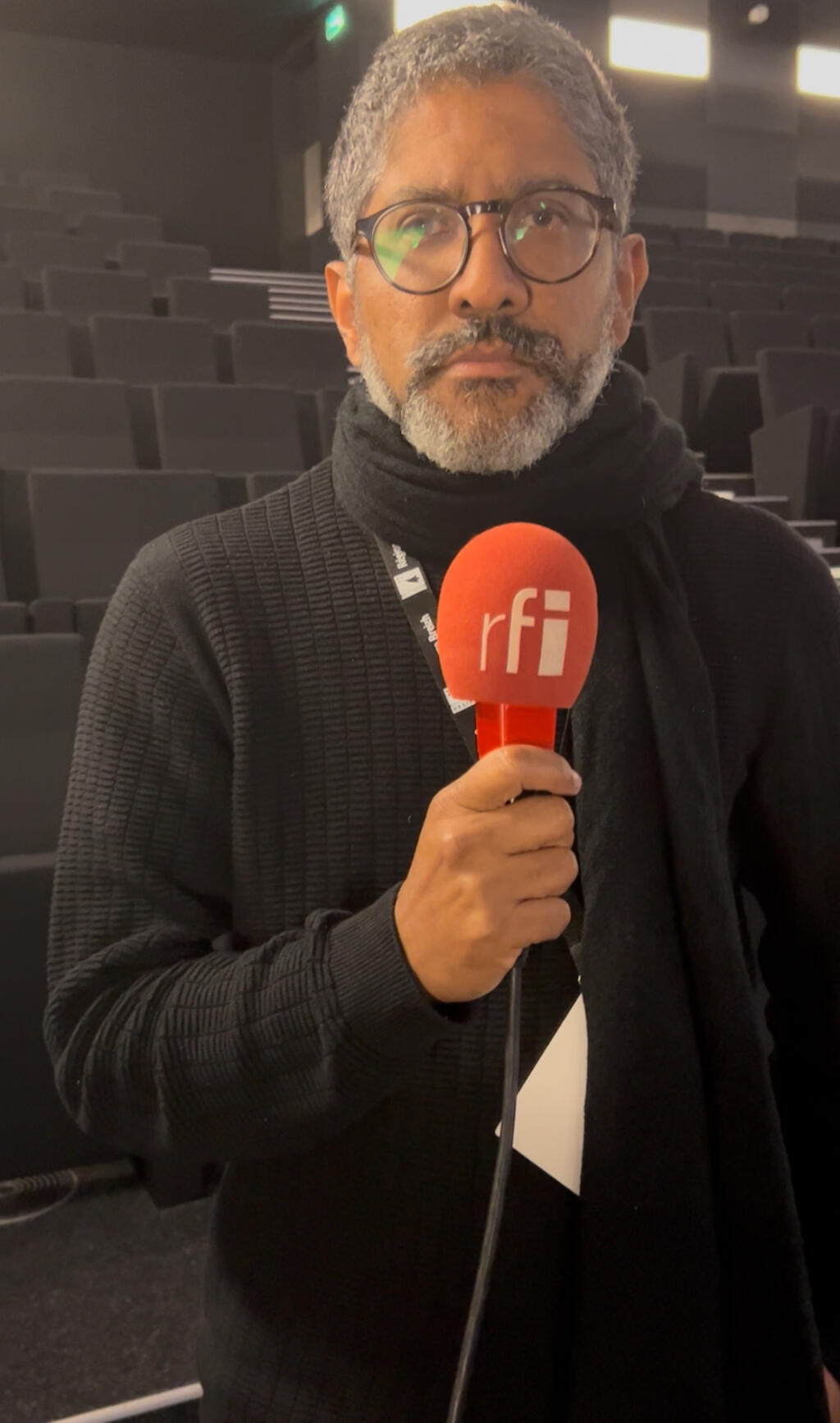O escritor Jeferson Tenório conversou com a RFI na cidade de Saint-Malo, em 8 de junho de 2025.