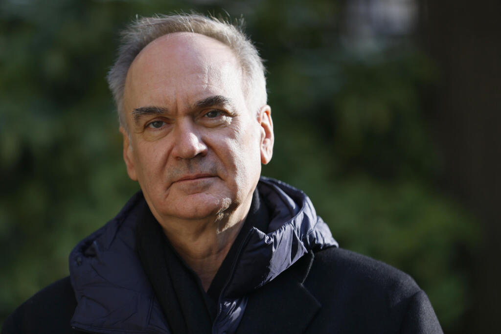 L'écrivain français Hervé Le Tellier après avoir remporté le Prix Goncourt pour son livre "L'Anomalie".