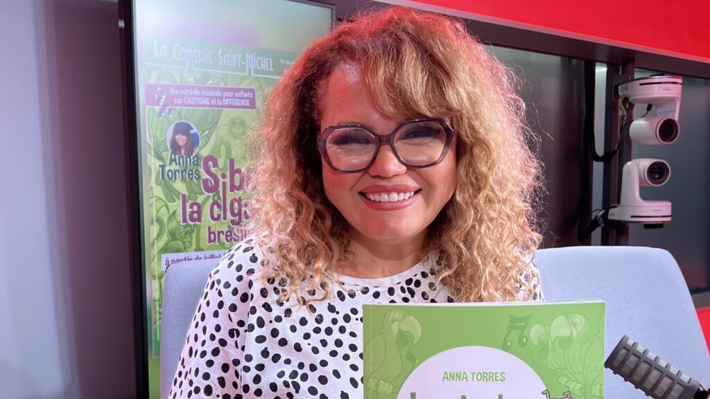 A cantora Anna Torres está em temporada em Paris para apresentar seu espetáculo inspirado na fábula de La Fontaine.para sensibilizar o público sobre o autismo.