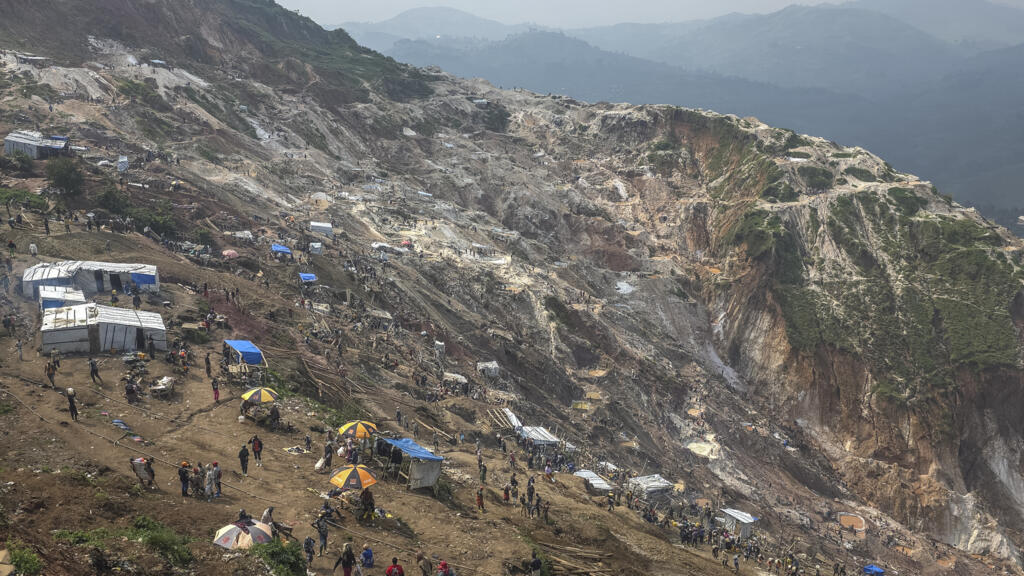 RDC: bilan incertain après le glissement de terrain de Rubaya, des centaines de corps ensevelis