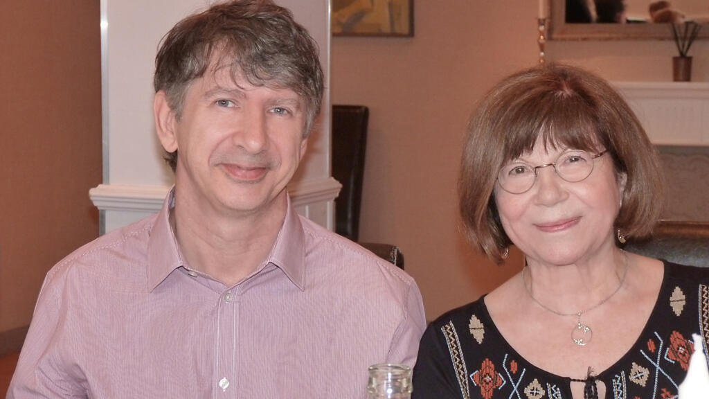 Sonia Perbal et Christophe Brichant ont réécrit fables de La Fontaine et d'Esope en argot, signant «La cocotte aux golden cocos».