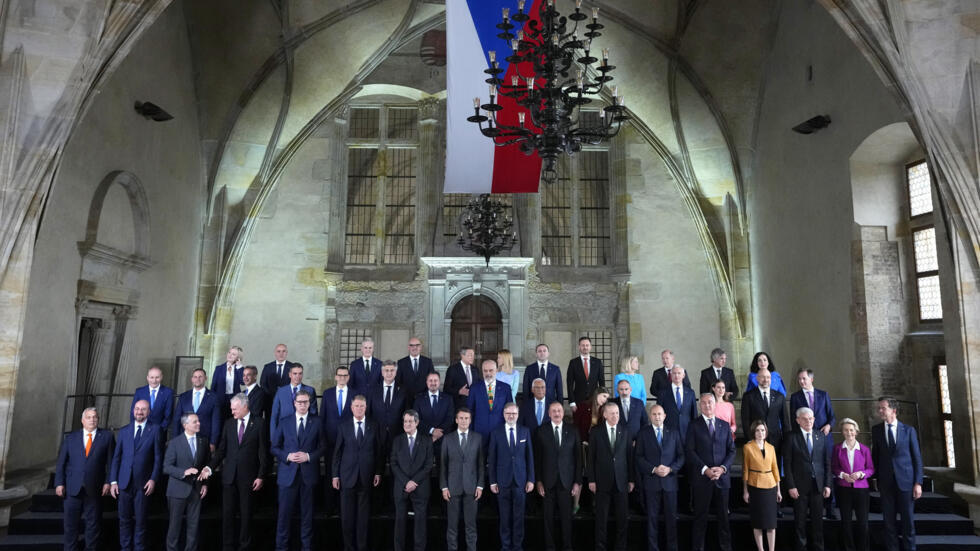 Les quarante-quatre chefs d’Etat et de gouvernement présents lors de la première réunion de la Communauté politique européenne, à Prague, en République tchèque, le 6  octobre 2022.