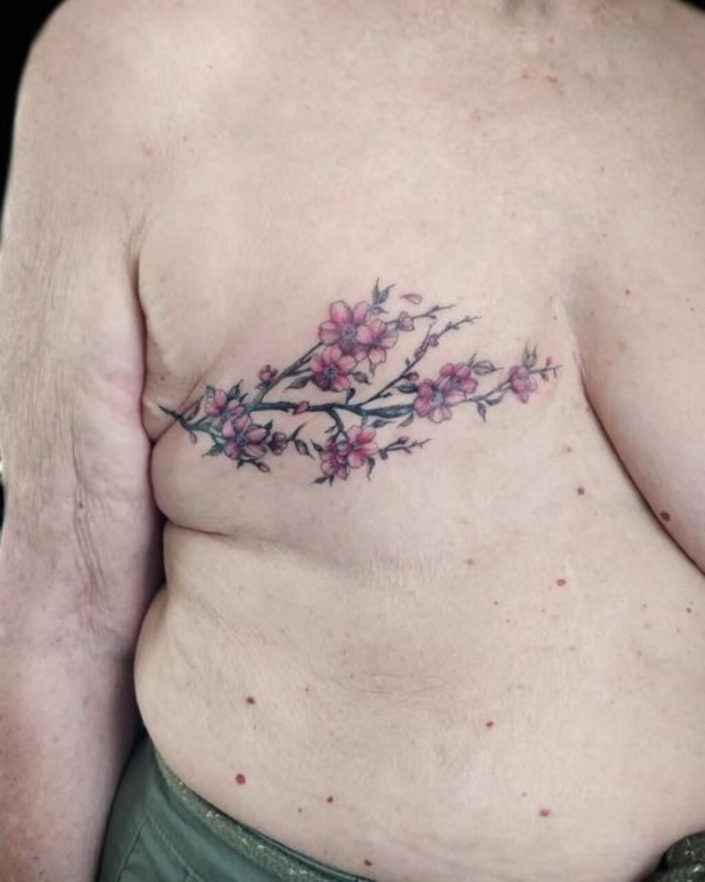 Tatouage réalisé par Phu Phi