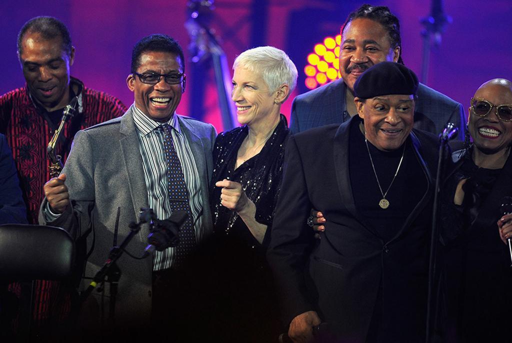 Femi Kuti, Herbie Hancock, Annie Lennox, James Genus, Al Jarreau et Dee Dee Bridgewater, lors de la Journée internationale du Jazz 2015 à Paris.