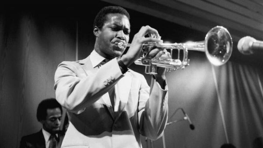 Wallace Roney et le contrebassiste Cecil McBee (derrière), en concert à Amsterdam, le 14 août 1982.
