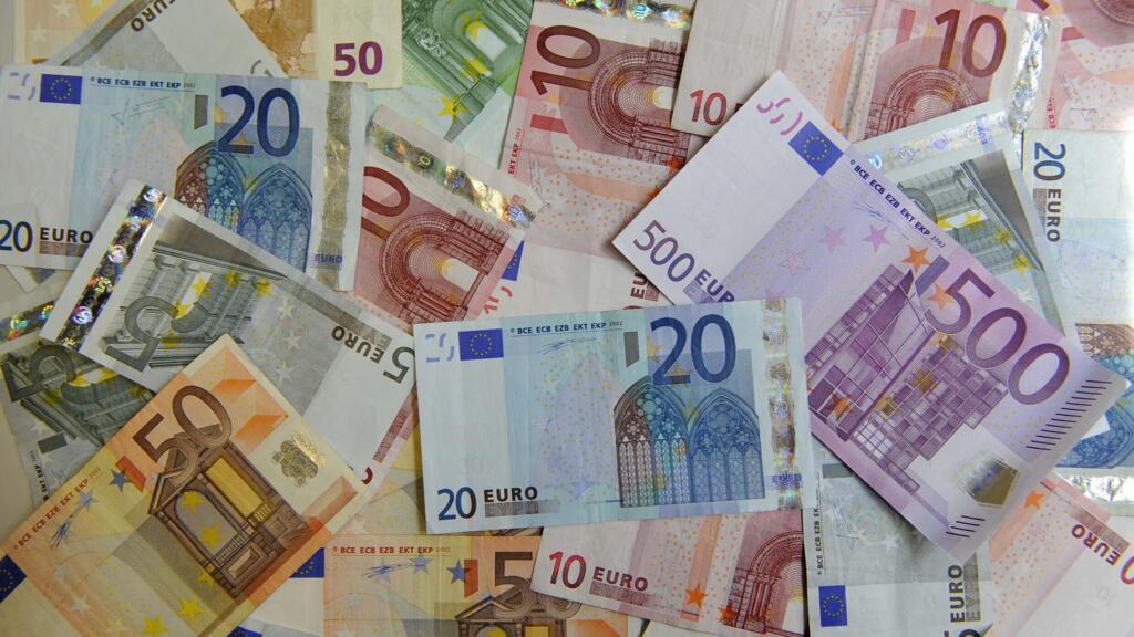 Comissão Europeia está de olho nos trilhões de euros guardados na poupança.