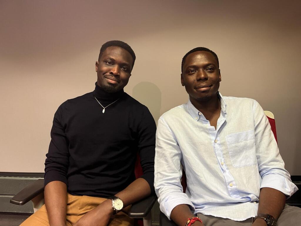 L'écrivain Mohamed Mbougar Sarr et Elgas (avril 2024)