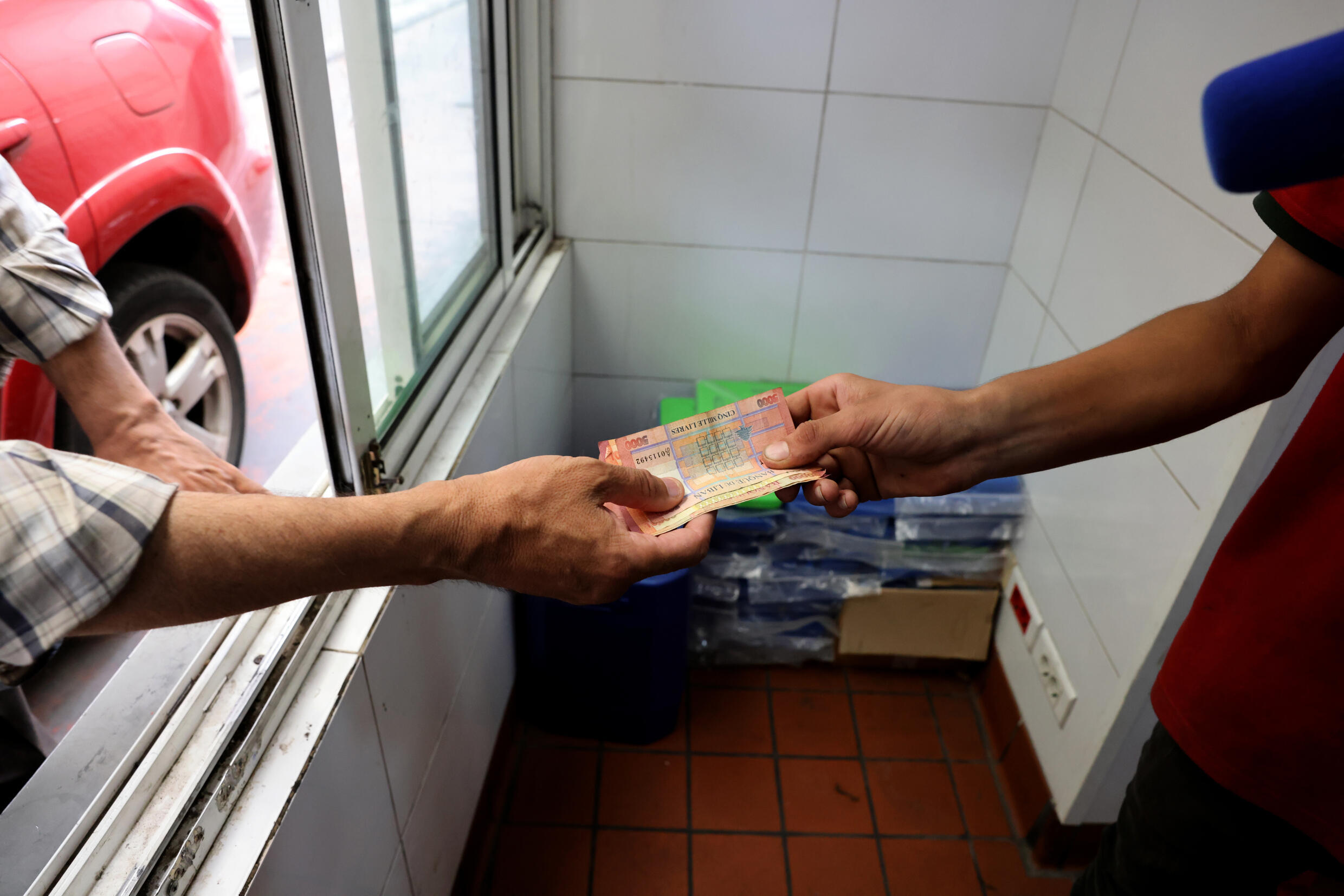 'Drivethrow' recycling aims to ease Lebanon garbage crisis