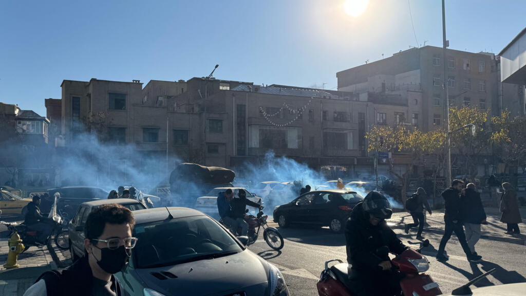 Iran: au quatrième jour de manifestations, le gouvernement essaie de calmer la colère