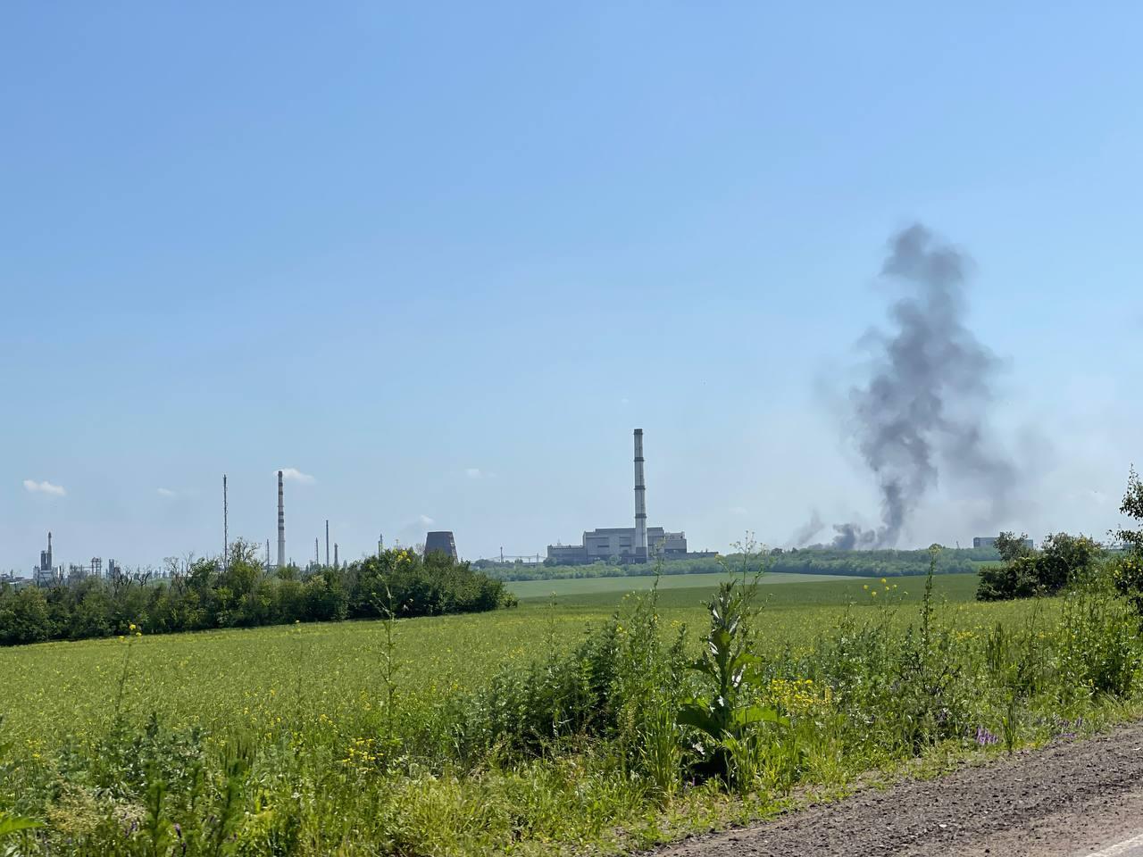 La région de Louhansk dans le Donbass, encore contrôlé par l'armée ukrainienne, est constamment bombardée par les Russes.