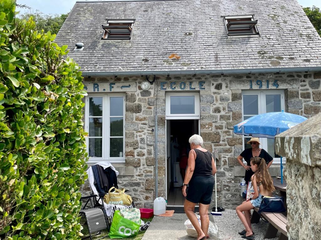 L’école des îles Chausey, qui a été rénovée par les détenus.