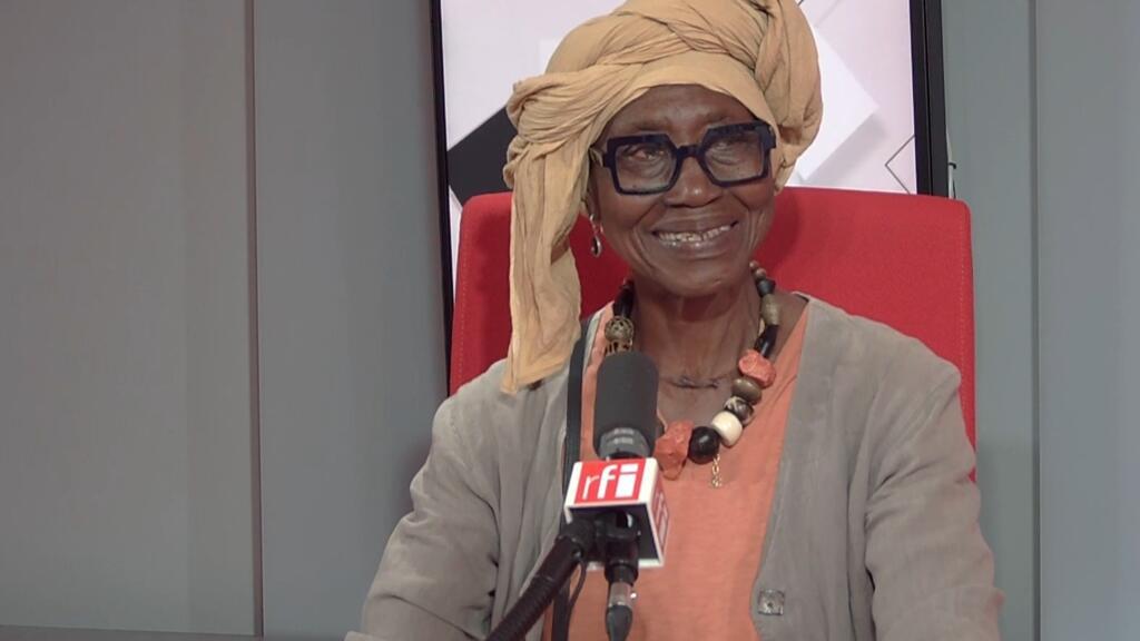 Germaine Acogny dans les studios de RFI début juillet 2025.