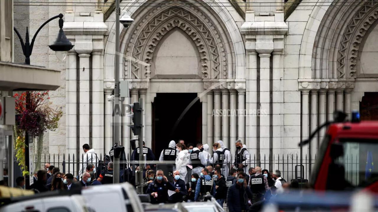 کلیسای نتردام شهر نیس که در آن یک اسلامگرا سه نفر را با ضربات چاقو به قتل رساند. 