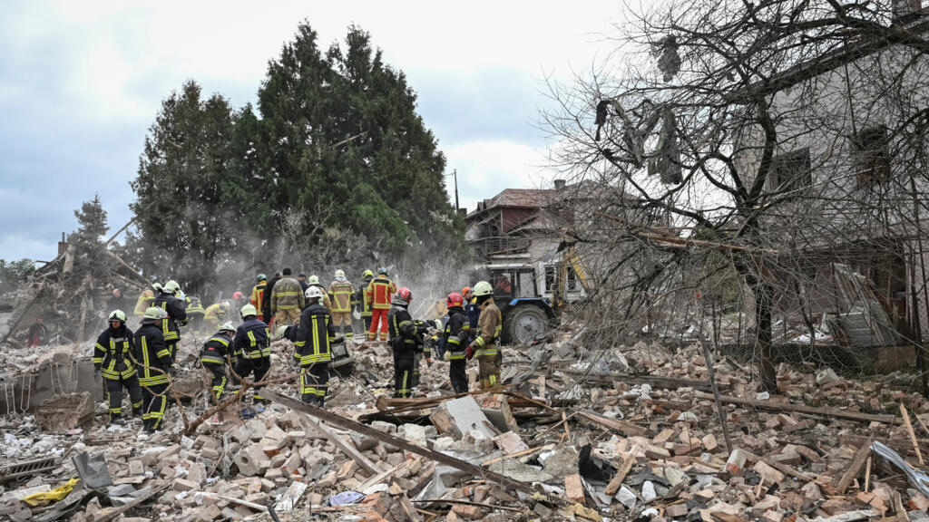 L'Ukraine encore la cible de tirs russes, plusieurs morts dans la région de Lviv