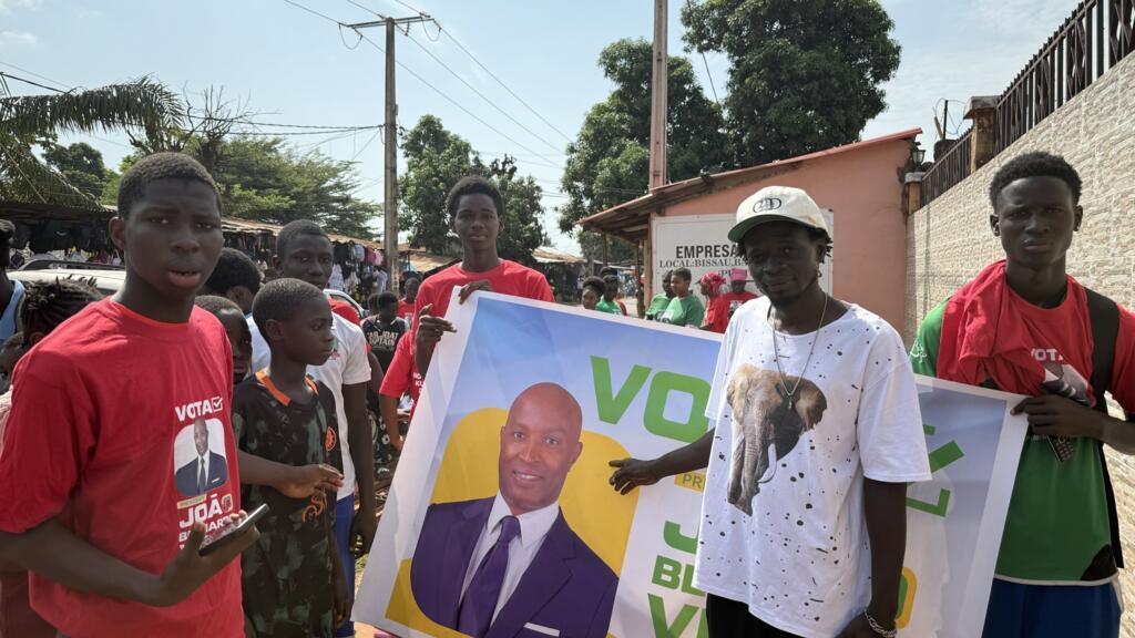 Présidentielle en Guinée-Bissau: le candidat João Bernardo Vieira tente d'exister dans la campagne