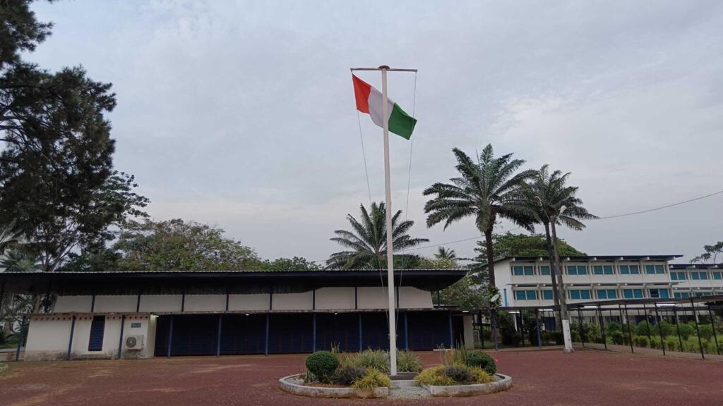 La cour du lycée Sainte Marie à Cocody à Abidjan, Côte d'Ivoire (déc.2024).