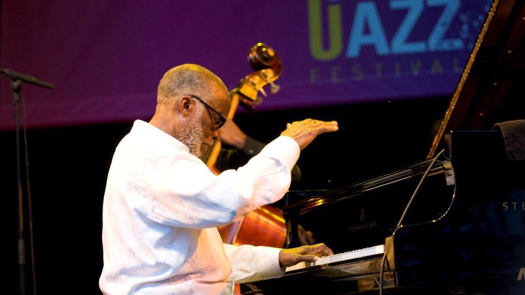 Ahmad Jamal sur scène, lors du Festival de Jazz à Nice, le 12 juillet 2011.