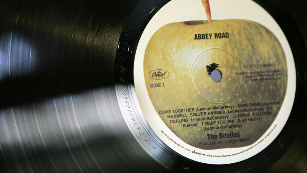 Dans les foires aux vinyles, des passionnés font vivre les 33 tours et les vieilles «galettes»