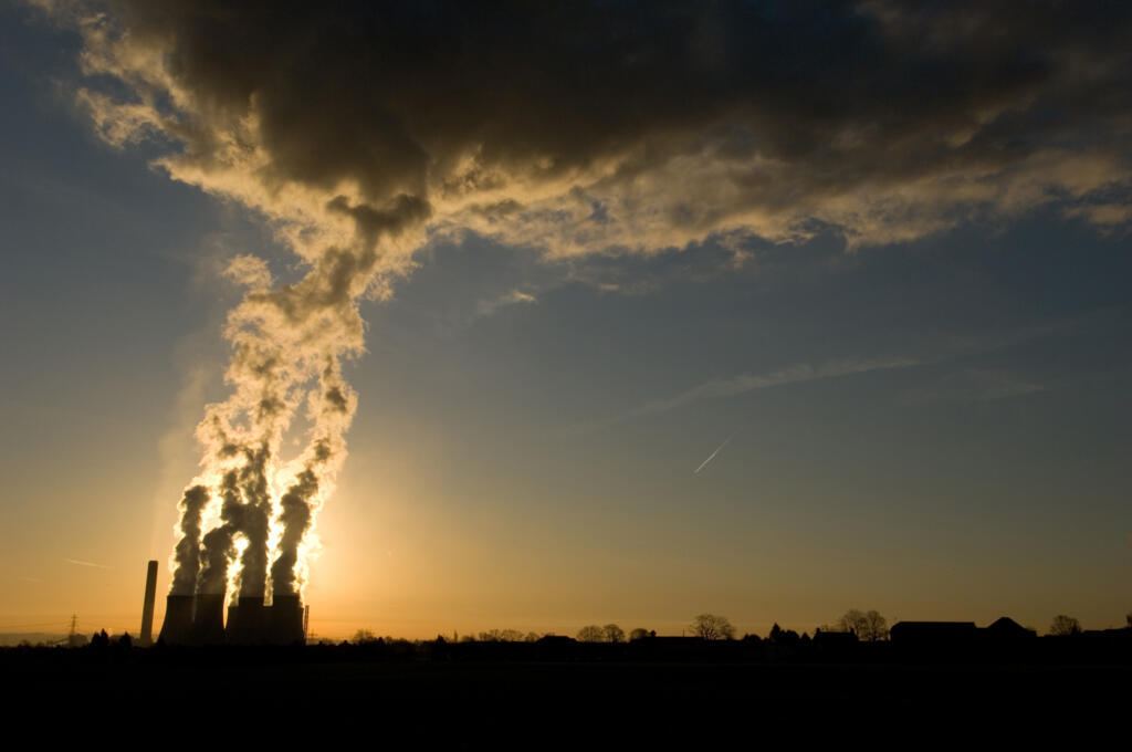 Centrais a carvão foram reativadas ao redor do mundo, como esta no Reino Unido, para compensar a alta dos preços da energia e a escassez de gás russo.