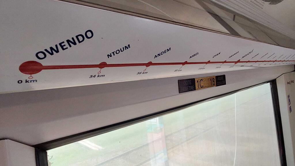 L'intérieur du train transgabonais.