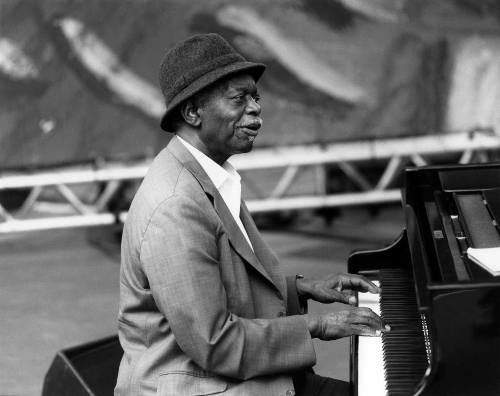 Hank Jones sur la scène du festival Jazz à Vienne, en France, en 2009.