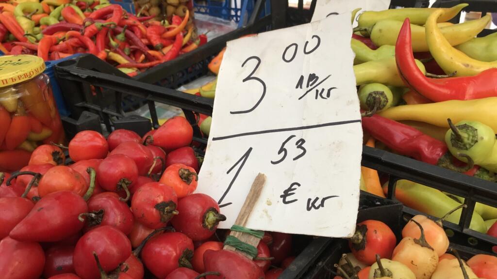 Alors que leur pays adopte l'euro, les Bulgares font leurs comptes et craignent la hausse des prix