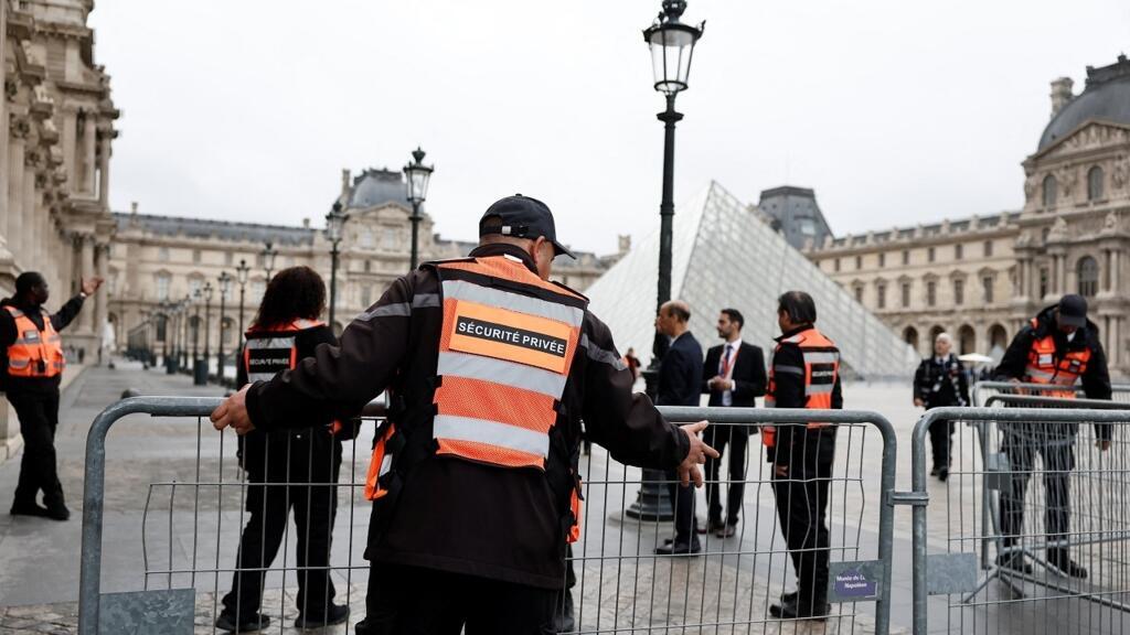 Le braquage du Louvre ravive les débats autour de la sécurité des musées