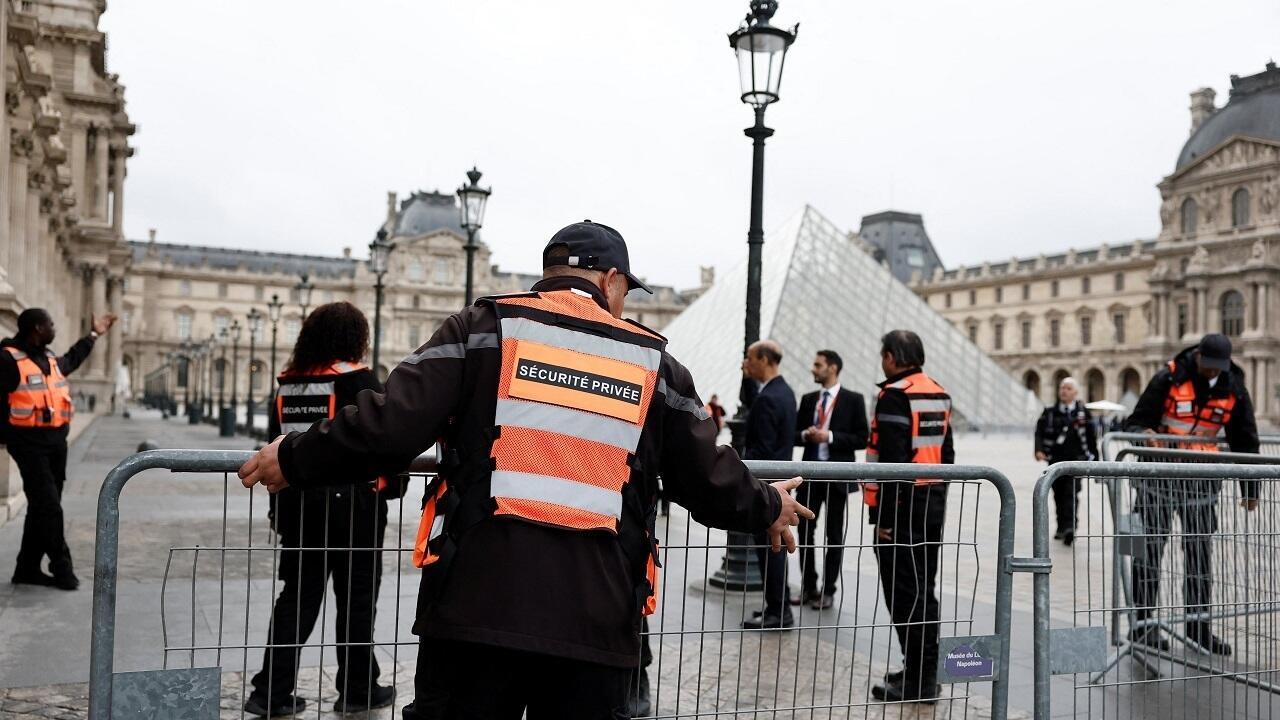 Le braquage du Louvre ravive les débats autour de la sécurité des musées