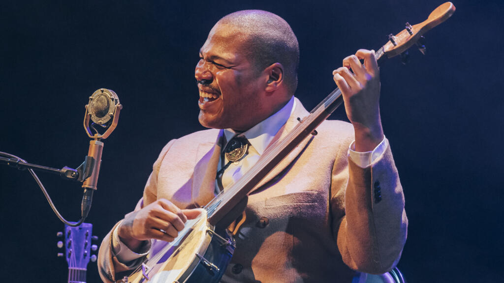 Jerron Paxton en concert au Théâtre Romain Rolland de Villejuif, le 7 février 2025.