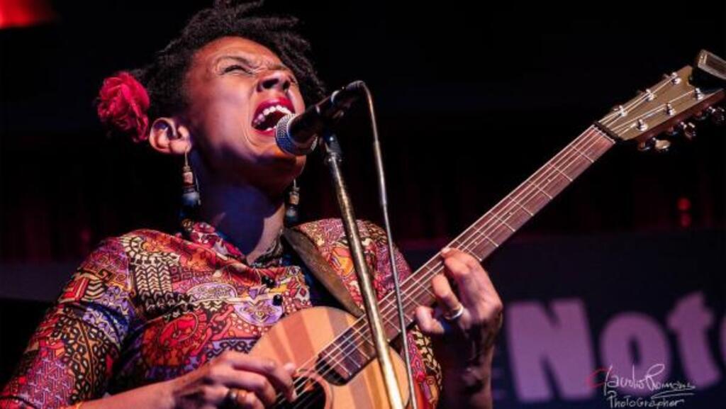 Carmen Souza.