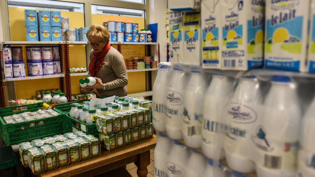 L'industrie tente de ralentir le plongeon des prix du lait.