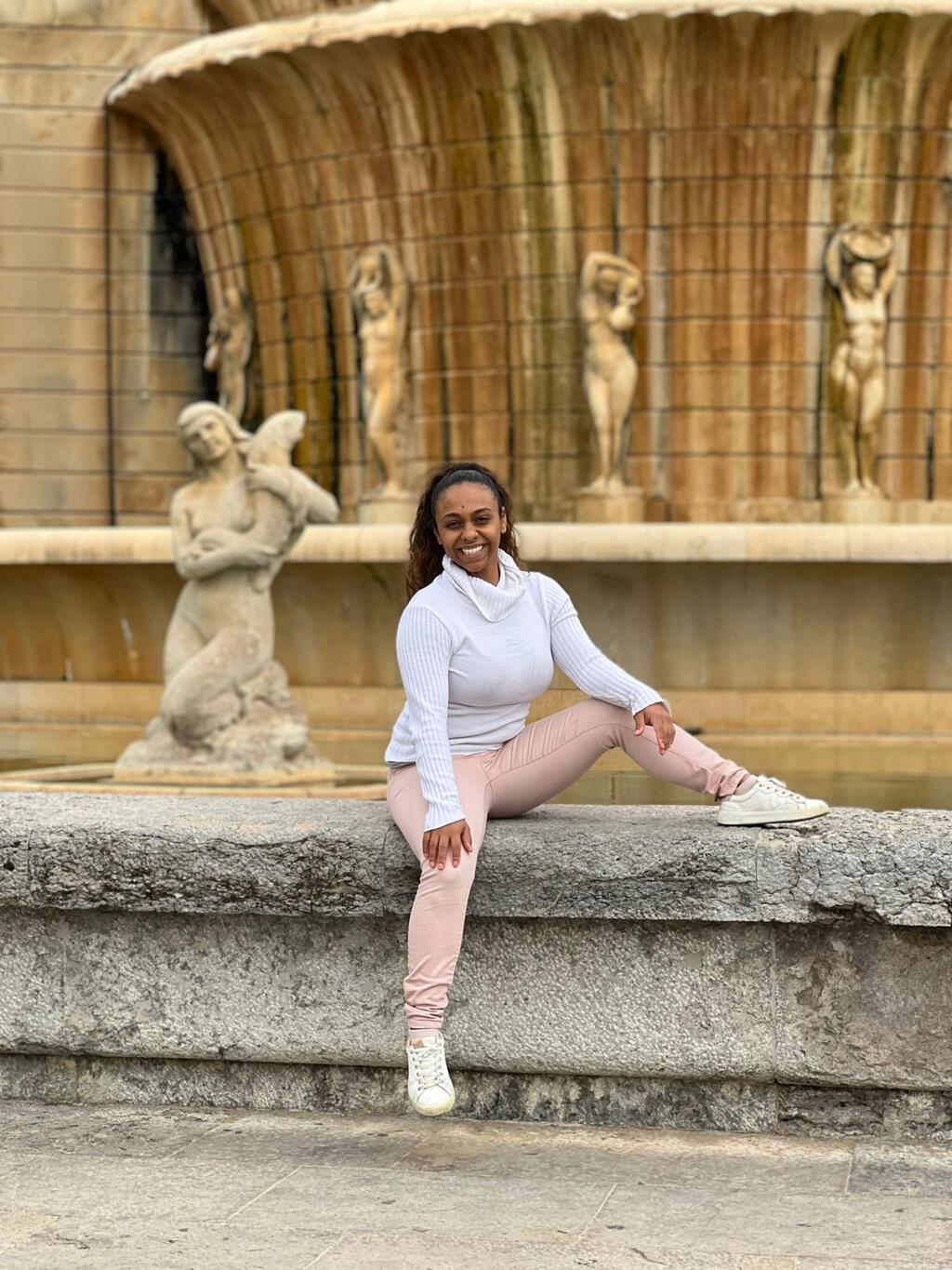 A professora de ginastica artística, Adrian Gomes