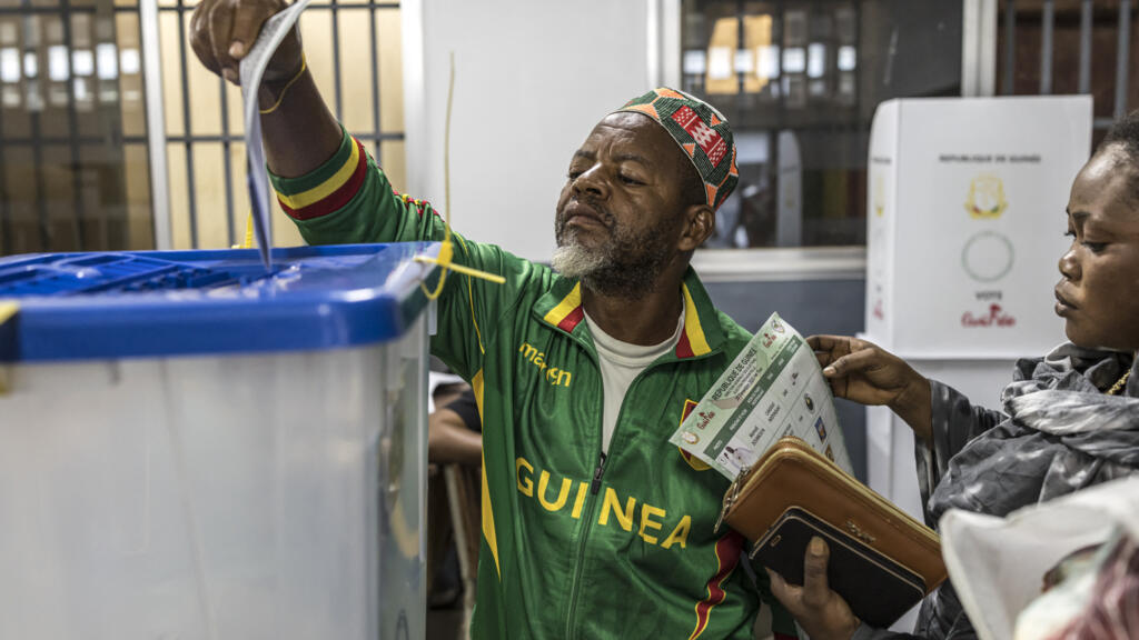 Présidentielle en Guinée: à Conakry, un vote sans incident et sans grand engouement