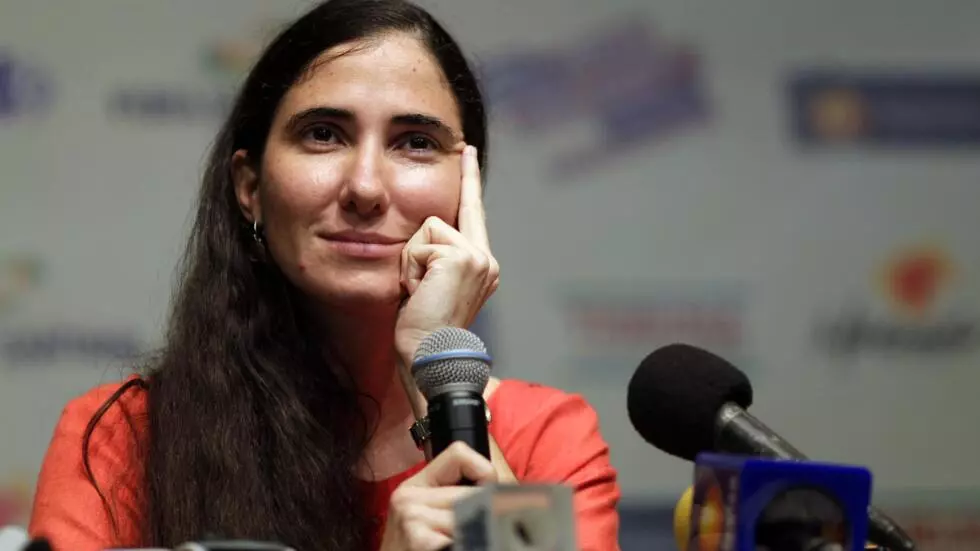 2013年2月19日古巴著名异议女博主桑切斯在巴西城市费拉迪圣安娜举行记者会。