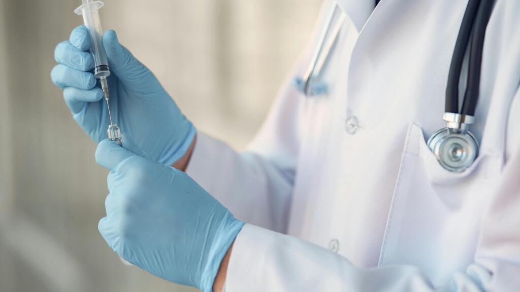 法国启动秋冬呼吸系统疾病疫苗施打，疫苗怀疑论仍然如影随形