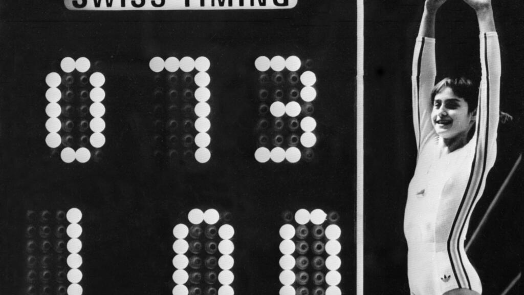A ginasta romena Nadia Comaneci, a primeira a ter obtido a pontuação máxima em Jogos Olímpicos, em 1976.