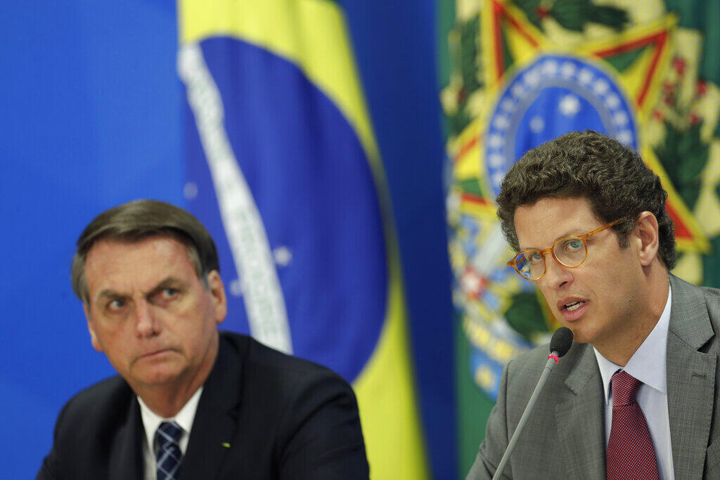 Em plena pandemia, ex-ministro Ricardo Salles conclamou gabinete de governo Bolsonaro a "ir passando a boiada e mudando todo o regramento e simplificando normas" ambientais.