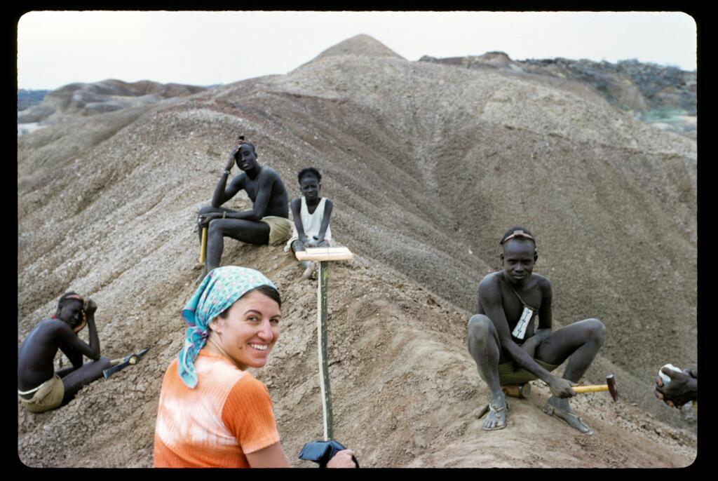 Pose du prise à pollen, Raymonde Bonnefille et Nyangatom, 1968.
