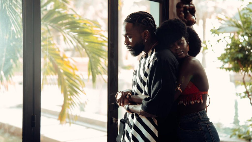 Le chanteur Tayc sur le tournage de son morceau Forévà au Sénégal.