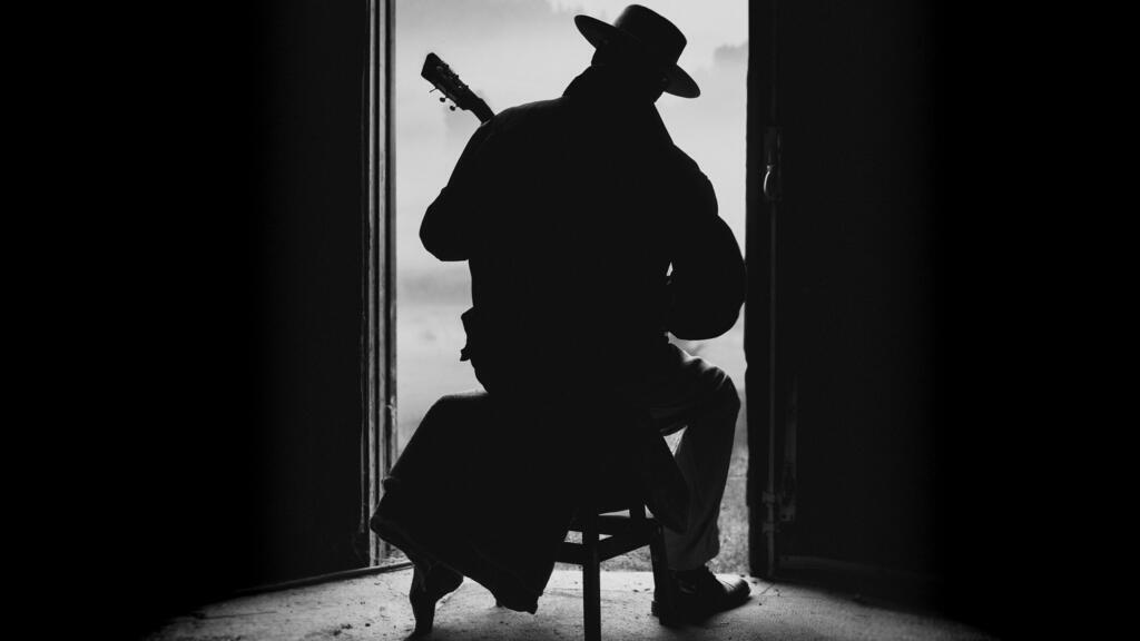 Eric Bibb.