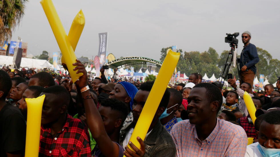 Siku ya Jumanne, meya wa Goma alitangaza katika taarifa kwa vyombo vya habari iliyochapishwa kwenye mitandao ya kijamii kwamba tamasha hilo "halikuwa limeidhinishwa" kwa "sababu za usalama". Waandaaji wa tamasha walisikitishwa na uamuzi "wa kusikitisha" na "uliochukuliwa bila taarifa".