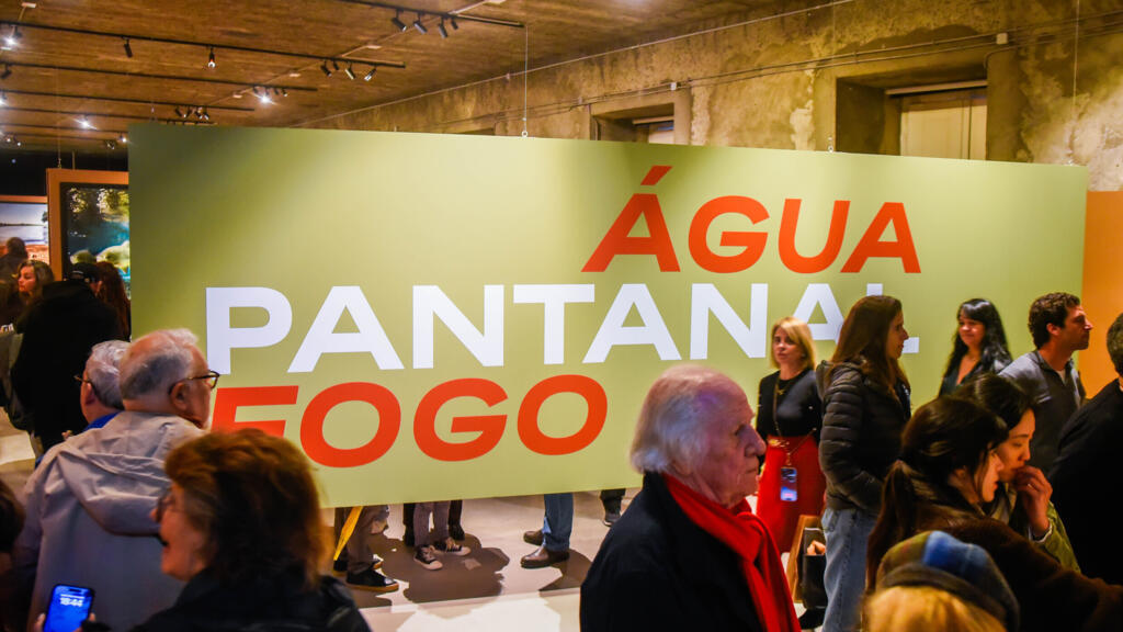 A exposição "Água Pantanal Fogo", em cartaz na capital portuguesa, aborda beleza e problemas na maior planície inundável do planeta.