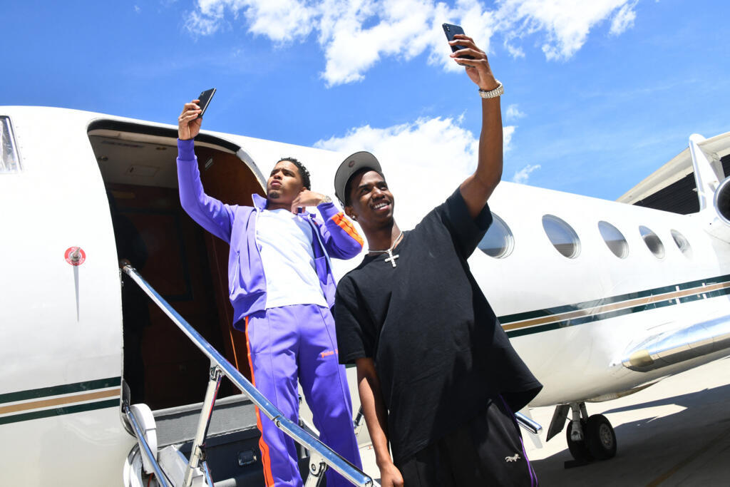 Justin Combs e Christian Combs se exibem em jatinho - um comportamento que os ambientalistas denunciam. (12/04/2019)