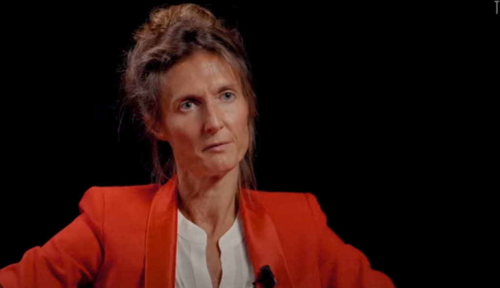 Anne-Laure Kiechel, que atuou por anos no setor bancário, destaca que o planejamento estratégico dos países para o período pós-Covid, incluindo a transição ecológica, favorecem ainda mais acesso aos mercados financeiros para o reembolso das dívidas de hoje.