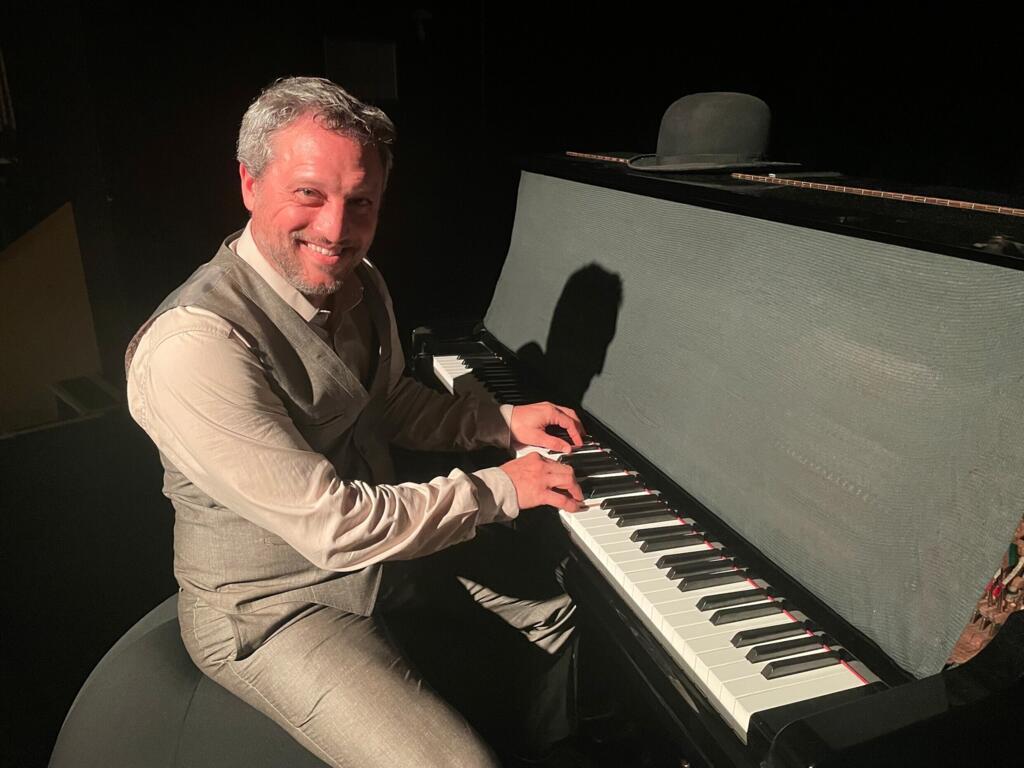 Le pianiste Sébastien Troendlé incarne Jelly Roll Morton dans le spectacle «Rag’n’Boogie» présenté au festival «Blues sur Seine».